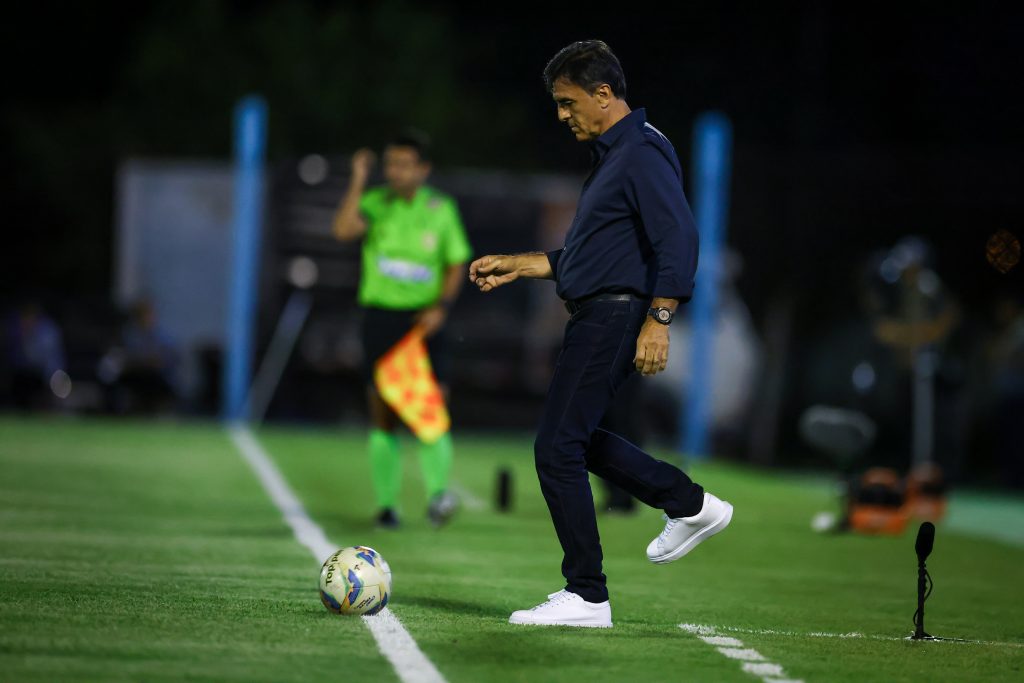 Grêmio: Pressão sobre Quinteros cresce e futuro incerto pede resposta rápida