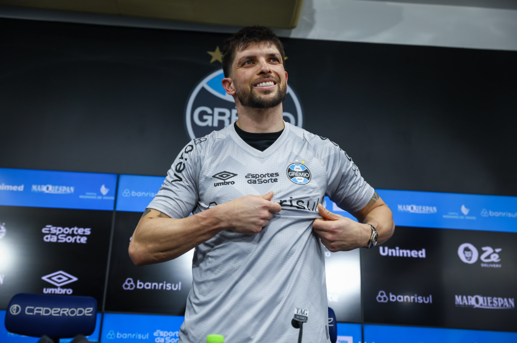 Tiago Volpi promete superar desconfiança dos torcedores "Defender o Grêmio é a realização de um sonho"