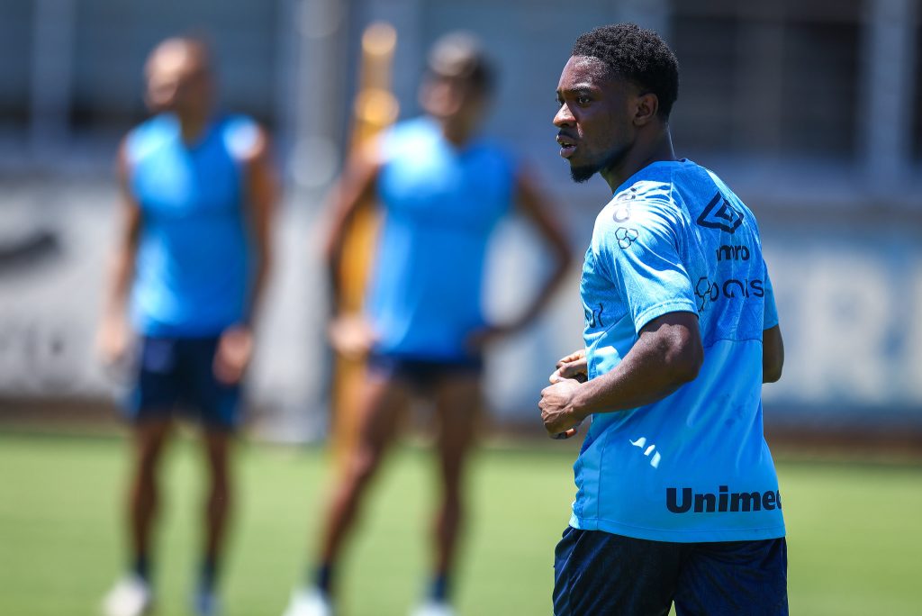 Francis Amuzu se despede em suas redes sociais "Você me fez sentir em casa"