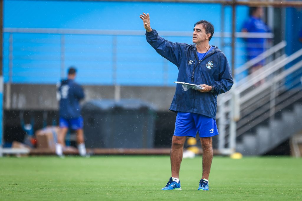 Grêmio: Quinteros define alvos para a zaga do Tricolor