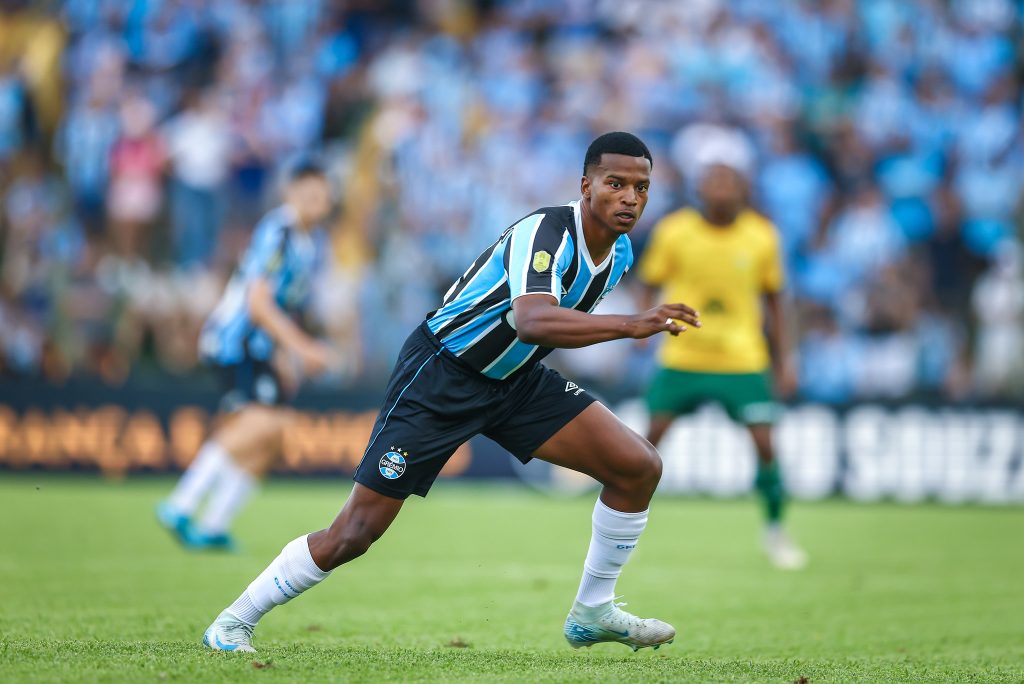 Francis Amuzu se despede em suas redes sociais "Você me fez sentir em casa"