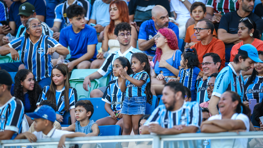 Maioria da torcida do Grêmio apoia SAF, mas presidenciável dispara: “É o fim do gremismo”