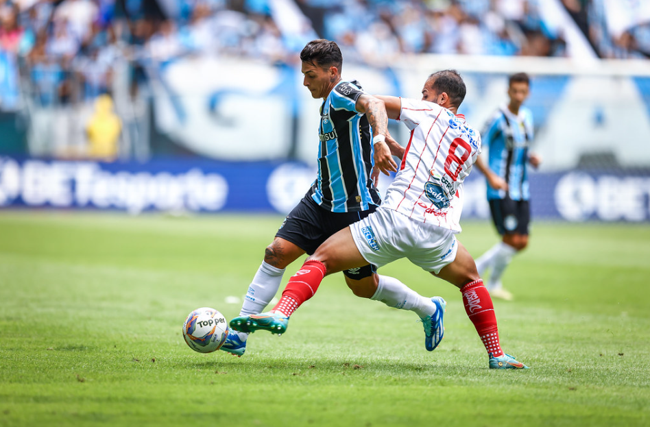 Quinteros comemora goleada do Grêmio, mas alerta: "Precisamos de reforços para seguir fortes"