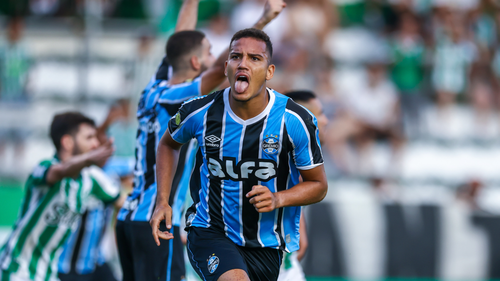Mano surpreende e revela possível improviso no Grêmio: decisão mexe no time