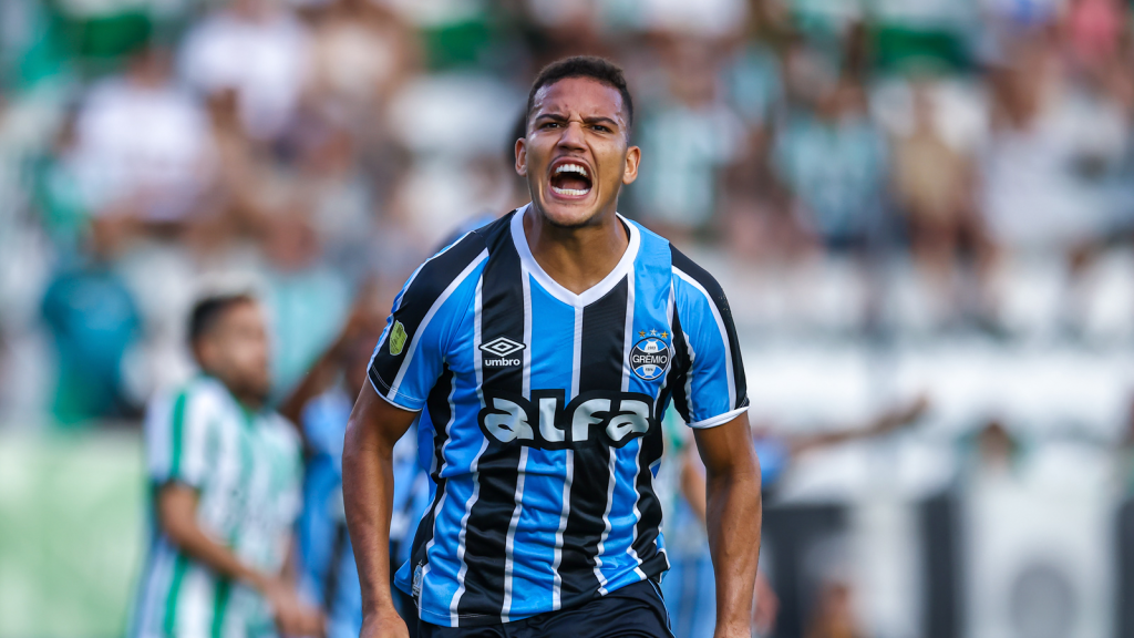 Lesão de Gustavo Martins acende alerta, e Grêmio corre contra o tempo por reforço na zaga