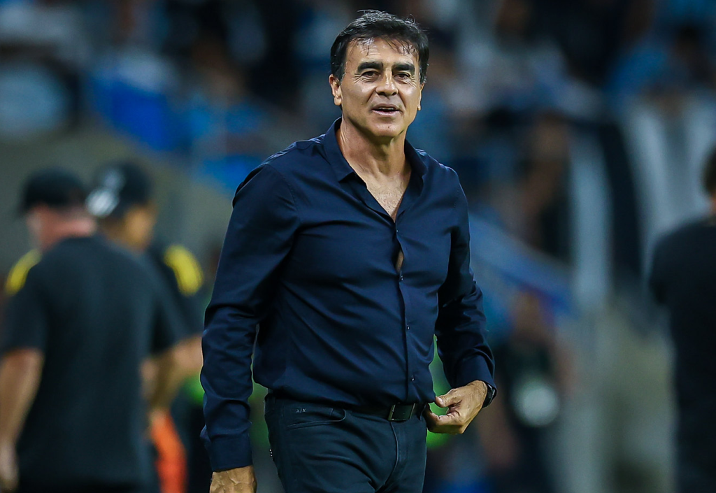 Quinteros quebra o silêncio e 'critica' imprensa após vitória do Grêmio: "Não entendo o drama"