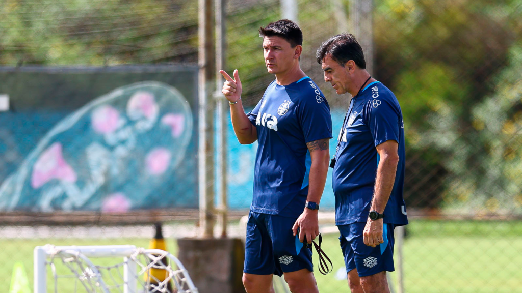 Grêmio: Quinteros define alvos para a zaga do Tricolor