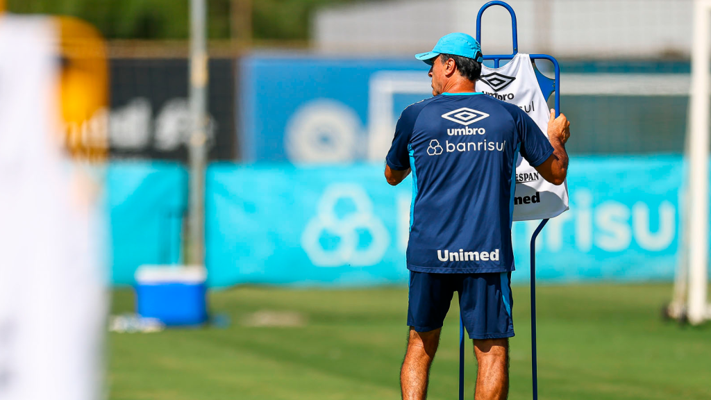Alberto Guerra usa exemplo do Santos como lição para manter Quinteros no Grêmio