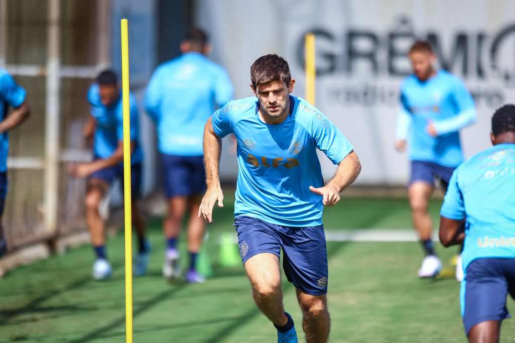 Ídolo em xeque: Futuro de Kannemann no Grêmio é incerto e saída ganha força nos bastidores