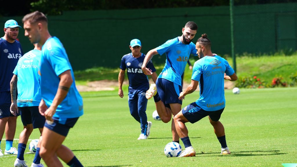 Mano muda zaga do Grêmio e surpreende na escalação contra o CSA pela Copa do Brasil