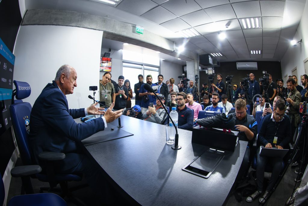 Felipão choca o elenco com atitude inesperada no vestiário do Grêmio