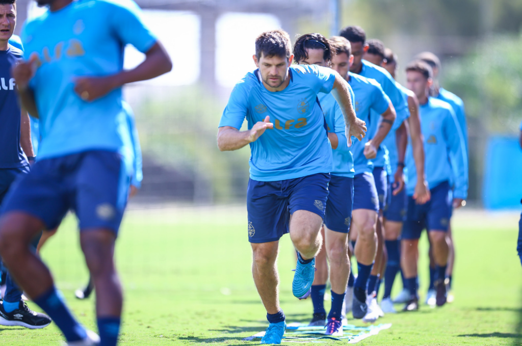 Ídolo em xeque: Futuro de Kannemann no Grêmio é incerto e saída ganha força nos bastidores