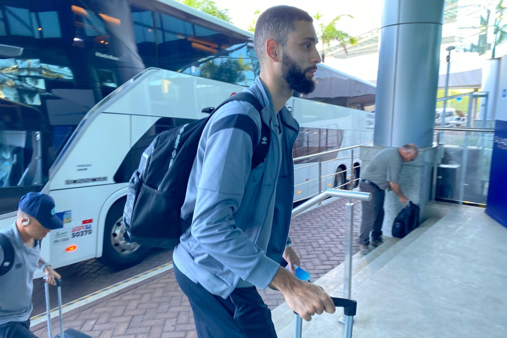 Mudança na escalação do Grêmio devido a desgaste e logística complicada