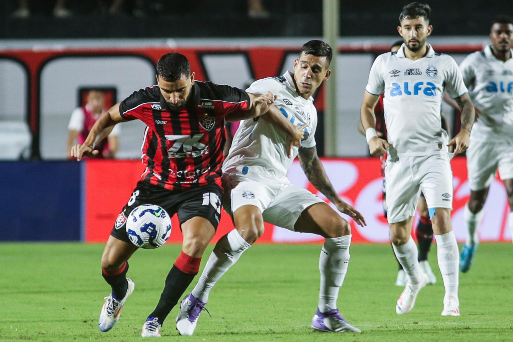 Críticas, gol e drama: Grêmio sai na frente, mas cede empate ao Vitória no Barradão