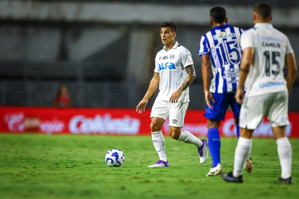 Mano Menezes desabafa após derrota: Grêmio busca soluções para defesa vulnerável e criação travada