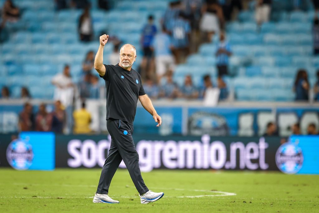 Mano Menezes expõe ‘apagões’ no Grêmio e revela solução nos bastidores
