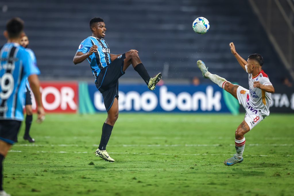 Mano Menezes define prazo para evolução do Grêmio e manda recado: “Não dá pra piorar”