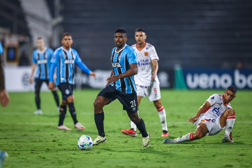 Grêmio articula bastidores para enxugar folha e reformular defesa