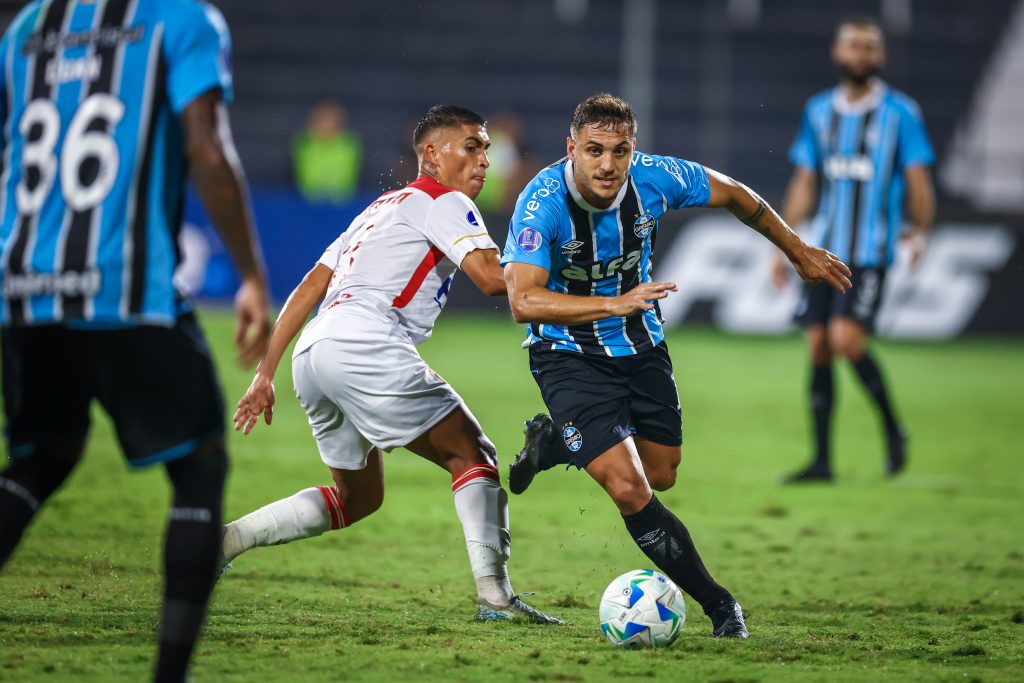Mano Menezes define prazo para evolução do Grêmio e manda recado: “Não dá pra piorar”
