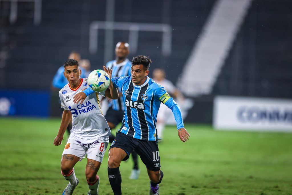Com chegada de Arthur, direção do Grêmio aposta: 'Meia pode renascer e voltar a brilhar'