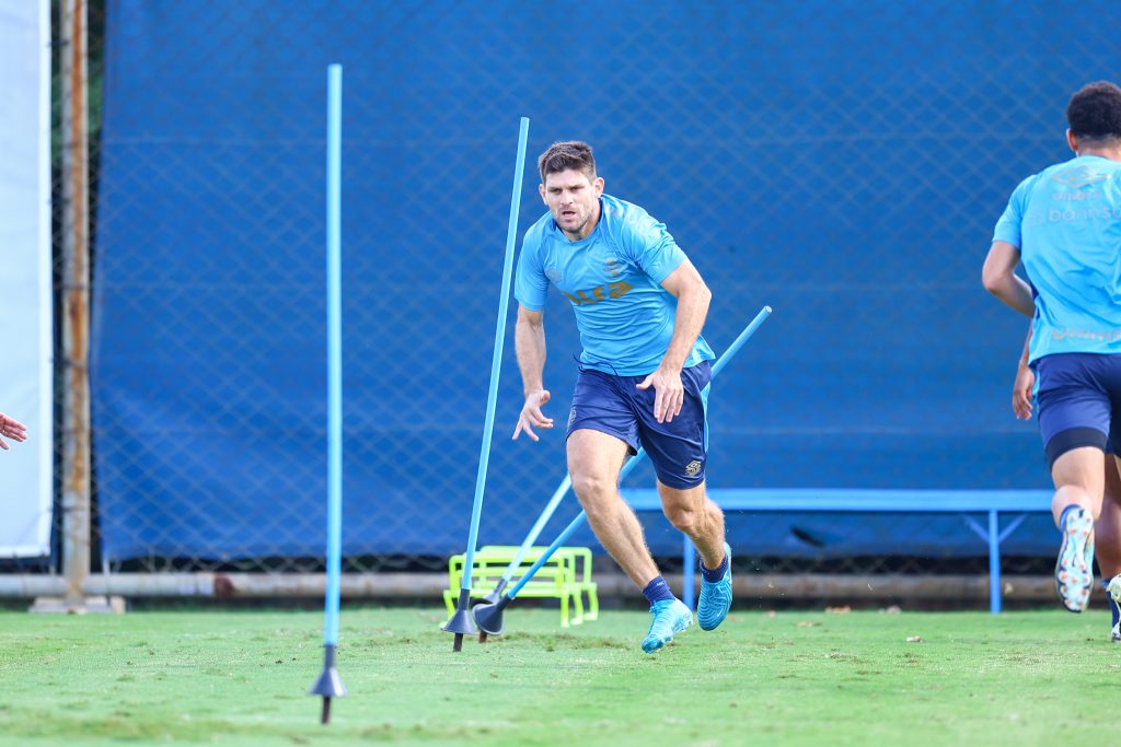 Grêmio avança em renovação com titular de Mano e acerta contrato até 2027