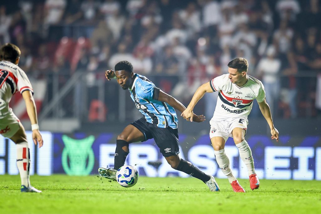 Grêmio se irrita com arbitragem, cogita ação direta na CBF e cobra postura firme