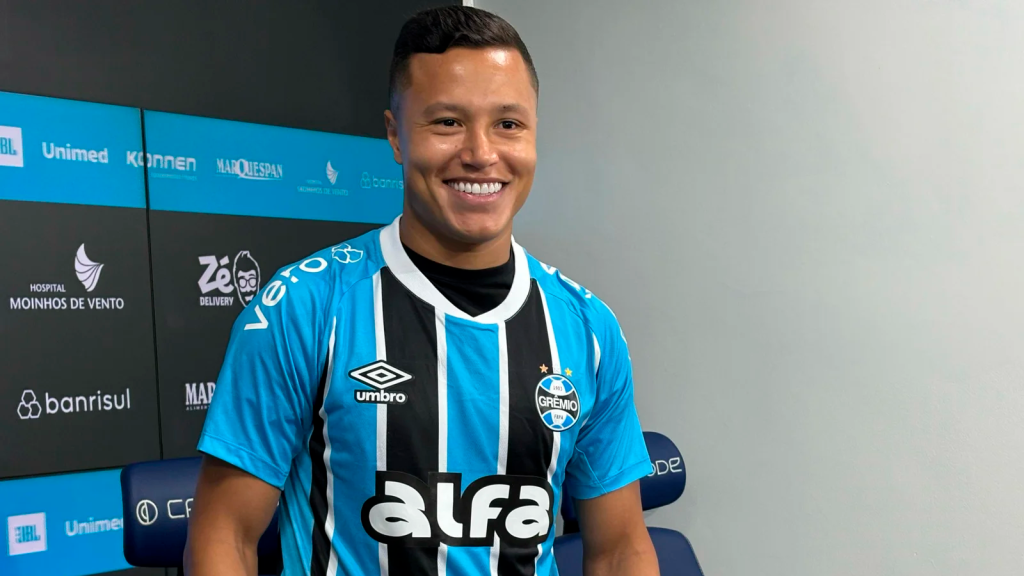 Grêmio perde titular por cláusula milionária e Mano Menezes liga alerta