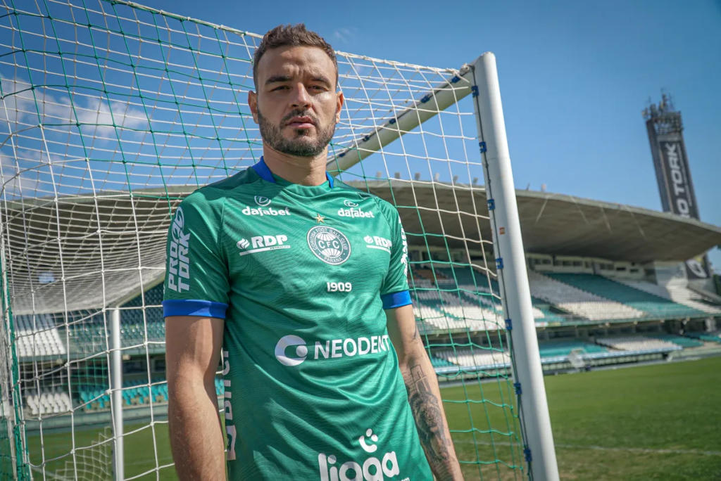 Ex-Milan na mira! Grêmio analisa contratação de goleiro para reforço 