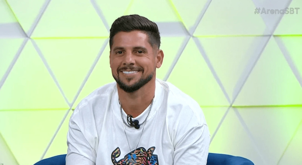 Cicinho detona e expõe insatisfação da torcida do Grêmio: 'Pagaram para sofrer’