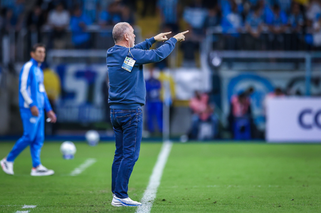 Mano Menezes
