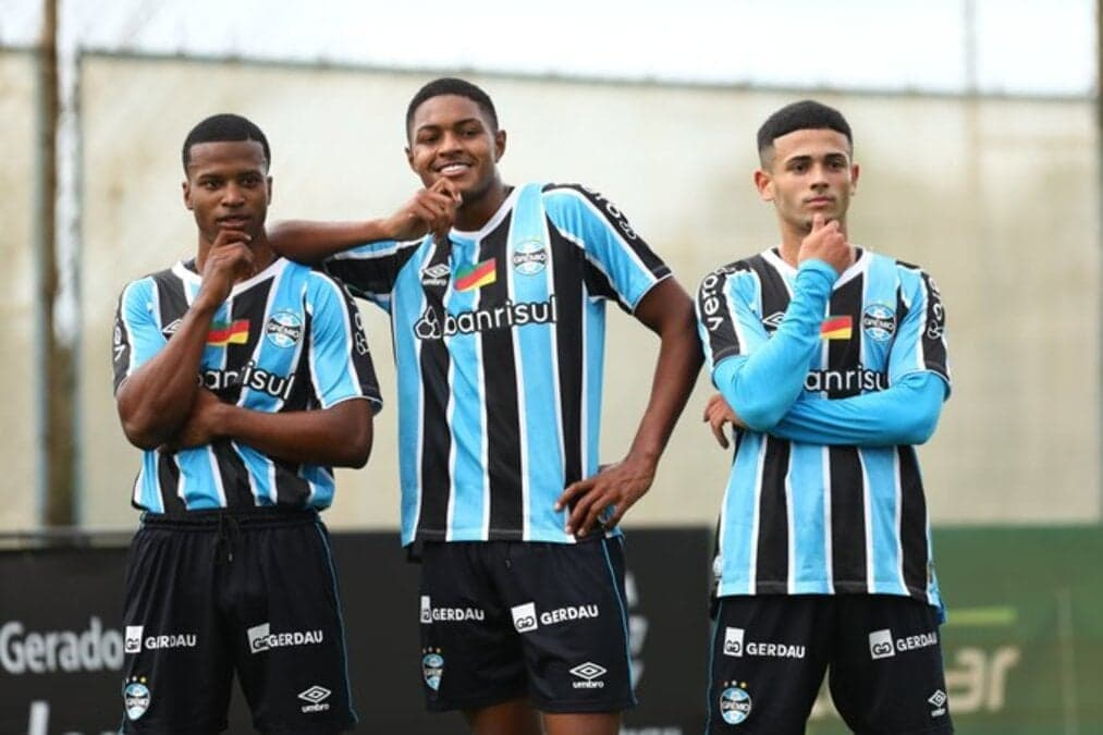 Felipão age nos bastidores e aponta novo camisa 10 ao Grêmio: promessa da base encanta Mano