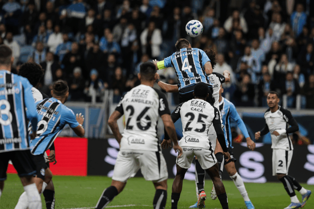 Grêmio vacila feio na Arena e deixa o Corinthians arrancar empate