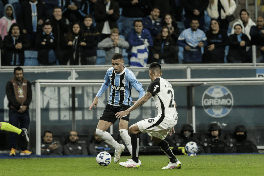 Grêmio vacila feio na Arena e deixa o Corinthians arrancar empate