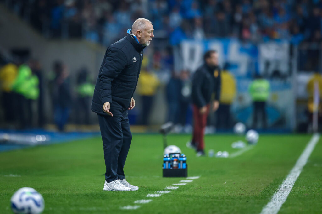 Mano se oferece e permanece no Grêmio após derrota para o Sport