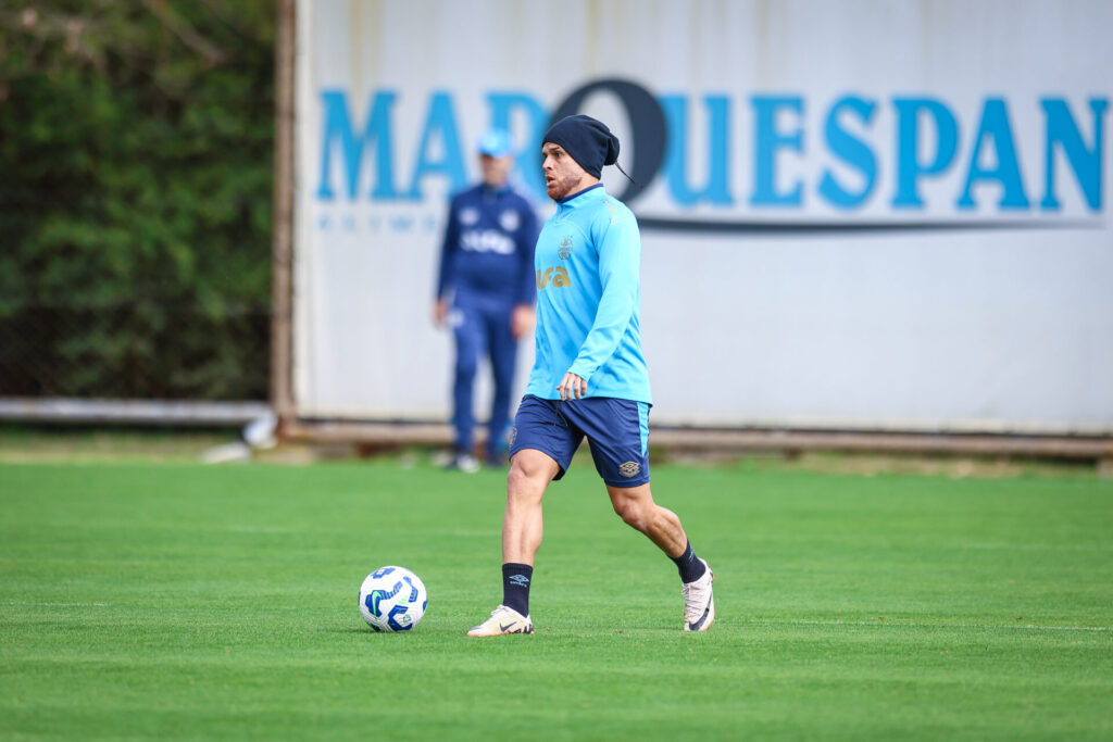 Grêmio 'aperta o passo' e intensifica preparação para duelo decisivo contra o Ceará
