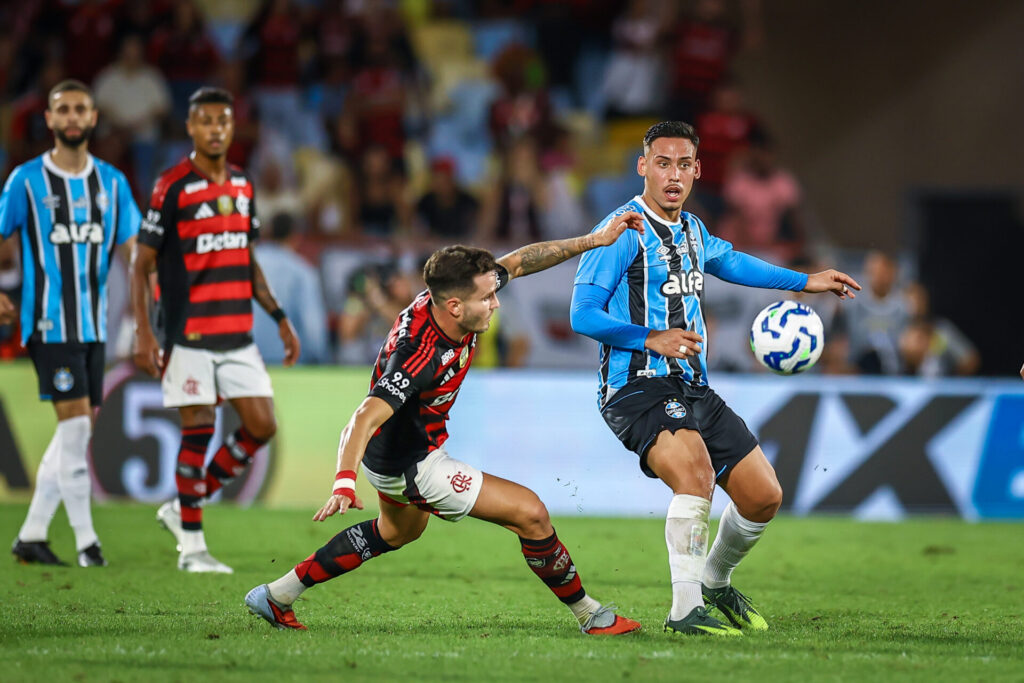 Últimas horas da janela de transferência do Grêmio e as possíveis chegadas