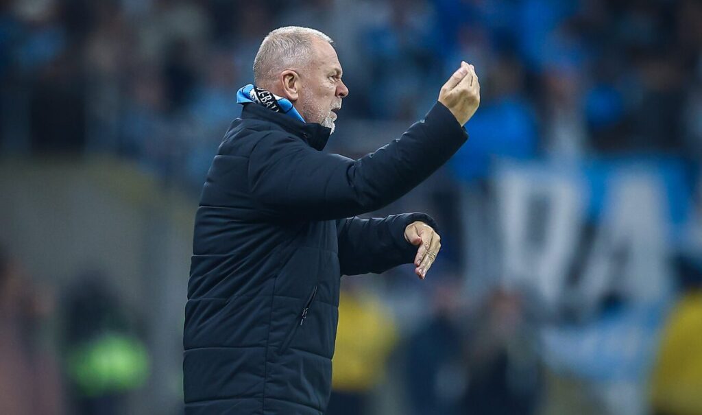 "Se não houver reação, eu saio": Mano se oferece e permanece no Grêmio após derrota para o Sport