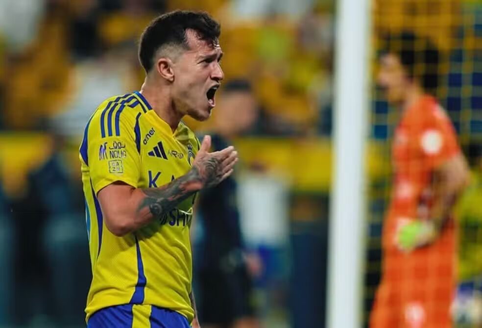 Grêmio sondou meia armador ex Inter para assumir a camisa 10