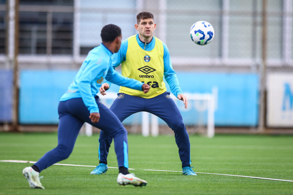 Dois jogadores do Grêmio entram em reta final de contrato e futuro fica em aberto