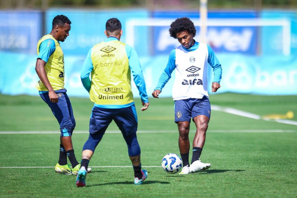 Mano Menezes intensifica treinos do Grêmio no CT visando duelo contra o Mirassol