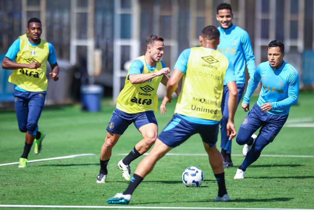 Mano Menezes intensifica treinos do Grêmio no CT visando duelo contra o Mirassol