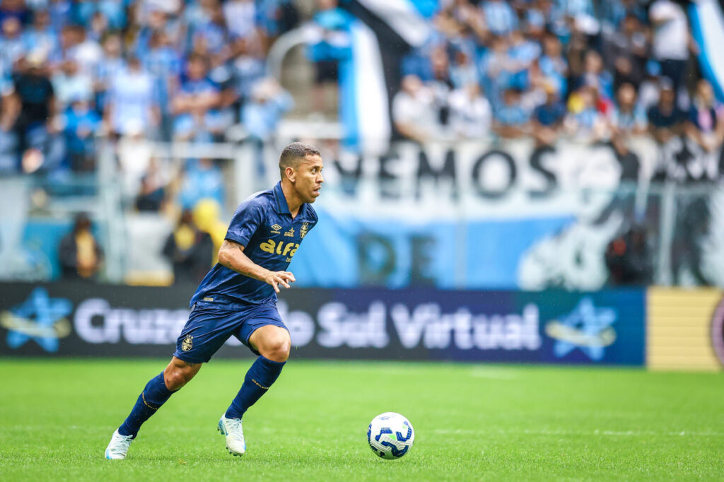 Drama no Grêmio: mais um jogador é confirmado fora da temporada 2025 — já são 13 no departamento médico