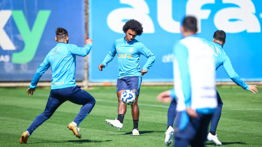 Willian já treina com bola e já tem data para estrear no time do Grêmio