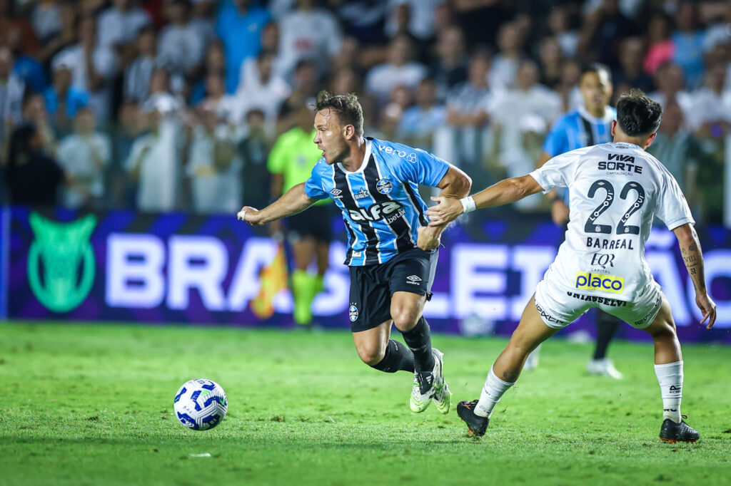 Mano Menezes afirma 'substituição de Arthur' foi motivada por ameaça de juiz em empate do Grêmio
