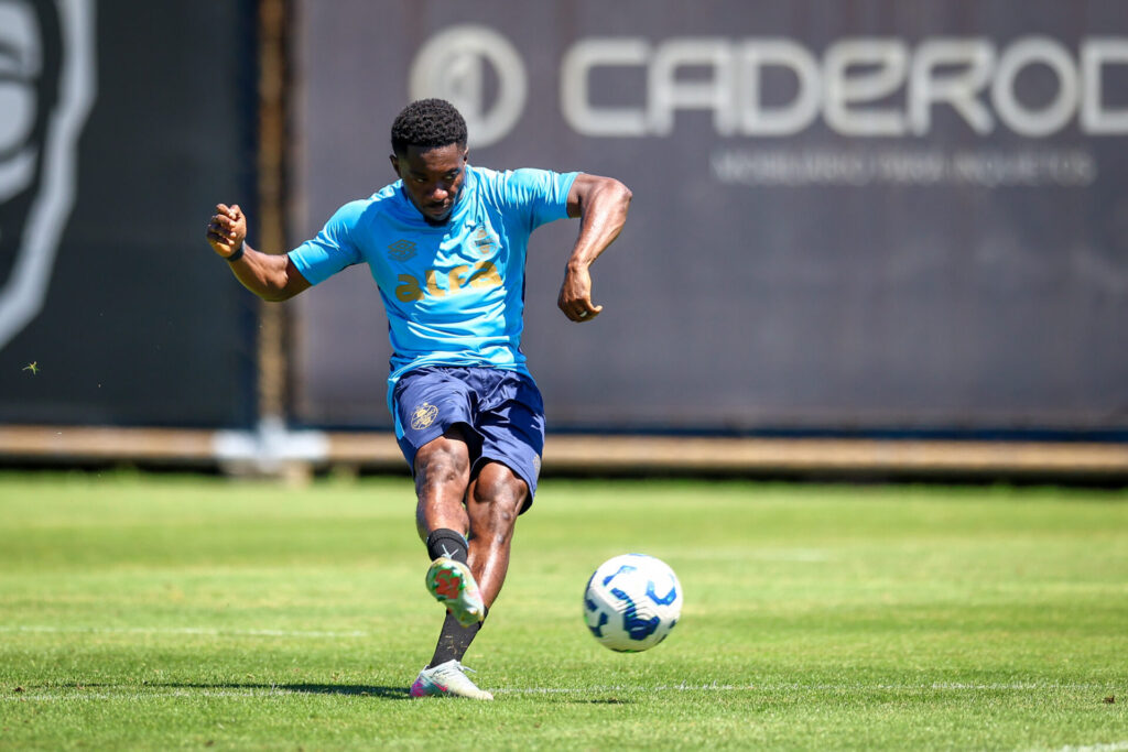 Mano define time do Grêmio e intensifica bolas paradas antes de encarar o São Paulo