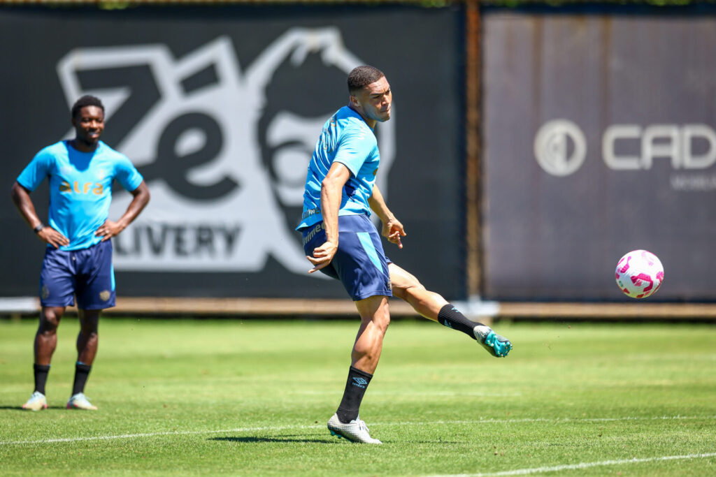Mano define time do Grêmio e intensifica bolas paradas antes de encarar o São Paulo