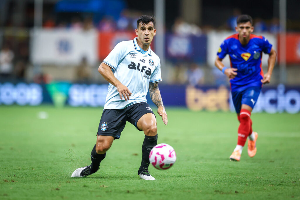 Mano aposta em rodízio no Grêmio e usa 27 jogadores em 30 dias; seis não foram aproveitados