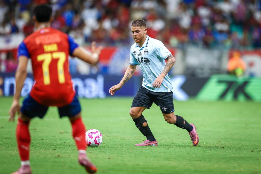 Mano aposta em rodízio no Grêmio e usa 27 jogadores em 30 dias; seis não foram aproveitados