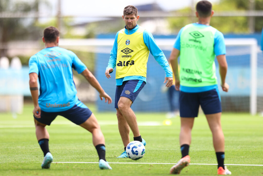 Grêmio intensifica trabalhos no CT antes de decisão fora de casa pelo Brasileirão