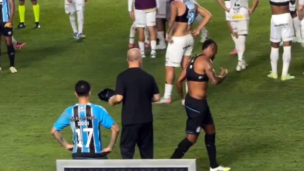 VIDEO: Discussão entre Mano e Alex Santana após empate do Grêmio com o Santos chama atenção na Vila Belmiro